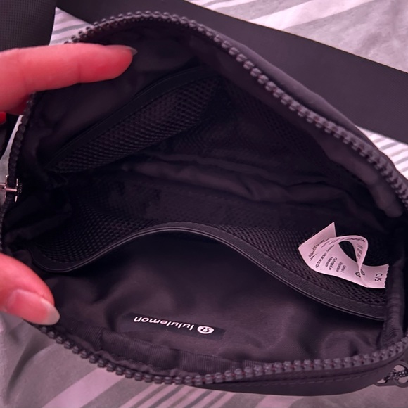 lululemon athletica everywhere beltbag 1L - Picture 3 of 3